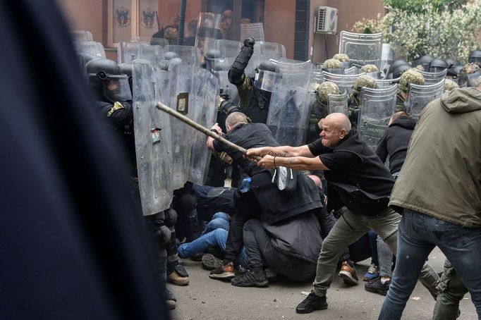 Na severu Kosova pokračovaly protesty Srbů proti novým albánským starostům