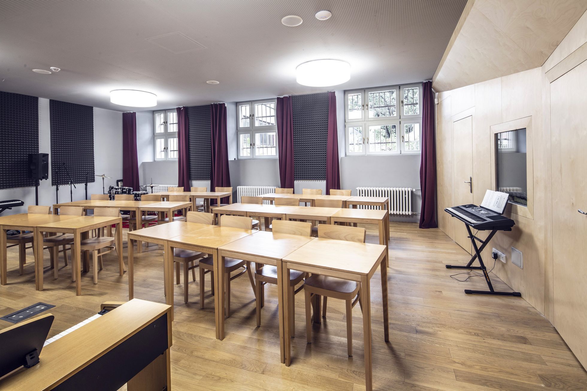 Gymnázoim Montessori