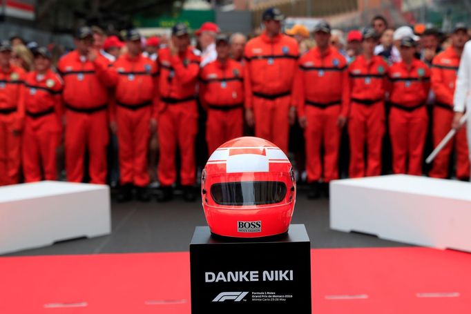 Pietní vzpomínka na Nikiho Laudu před Velkou cenu Monaka formule 1.