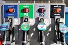 Pro koho je litr skutečně nejlevnější? Srovnání cen benzinu podle místních platů