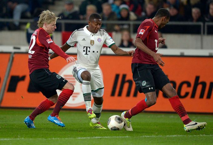 Alaba a Rajtoral v zápase Hannover - Bayern Mnichov