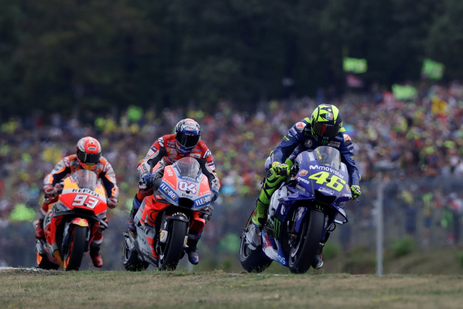 Valentino Rossi, Andrea Dovizioso a Marc Marquez v závodě MotoGP v Brně 2018.