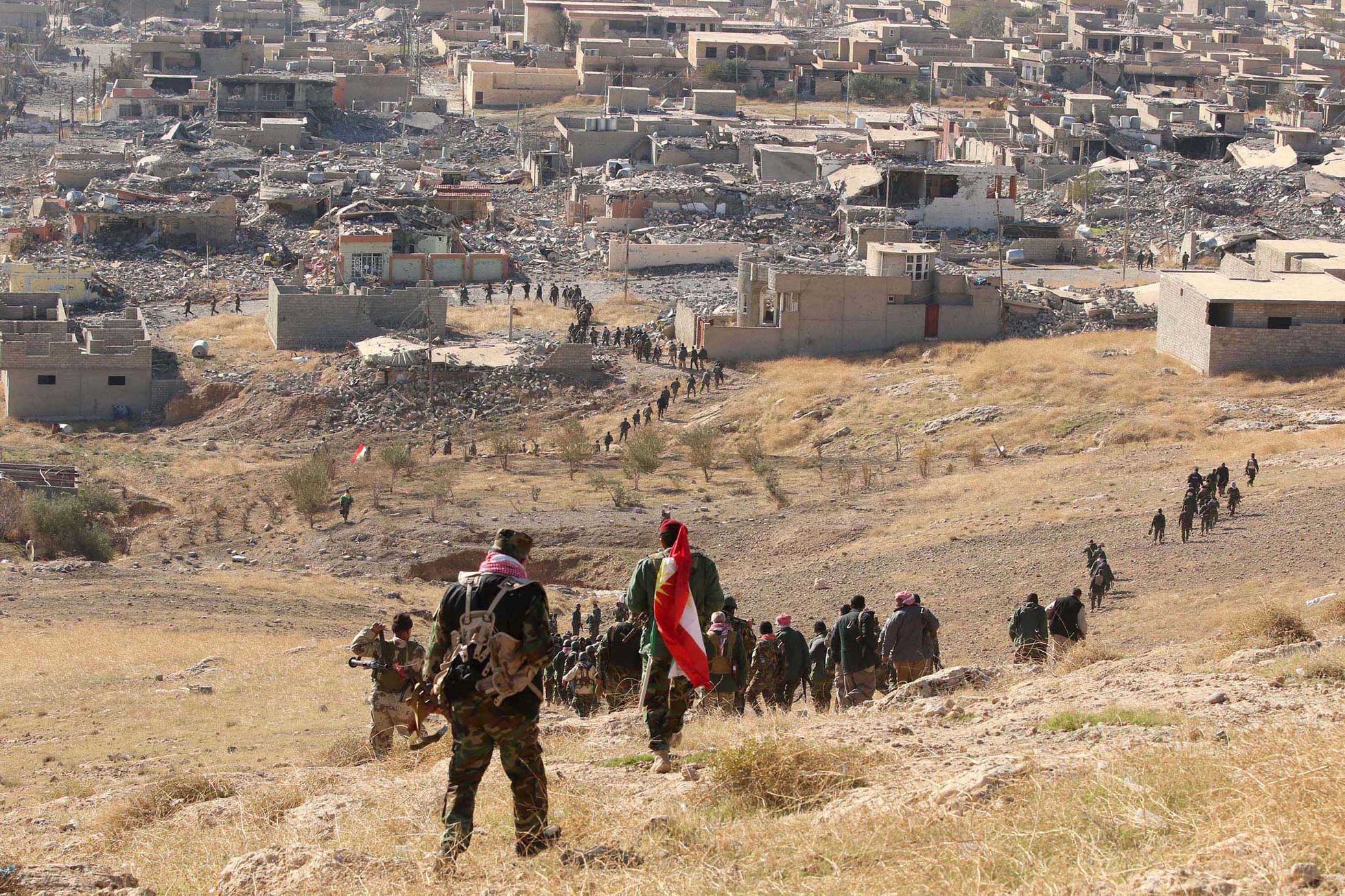 Kurdové bojují o město Sindžár proti IS.