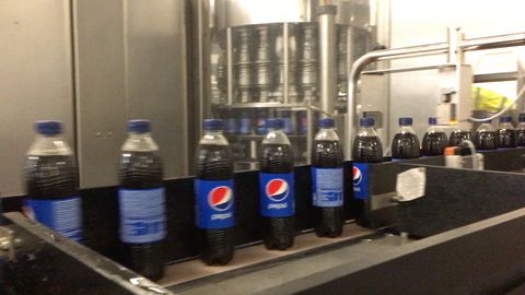 Pepsi z Vysočan dostala rychlejší a modernější linku. Výroba trvá jen 20 minut