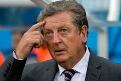 Hodgson vyhrává, přesto doma sklízí kritiku. S anglickými mladíky se na Euru nepočítá