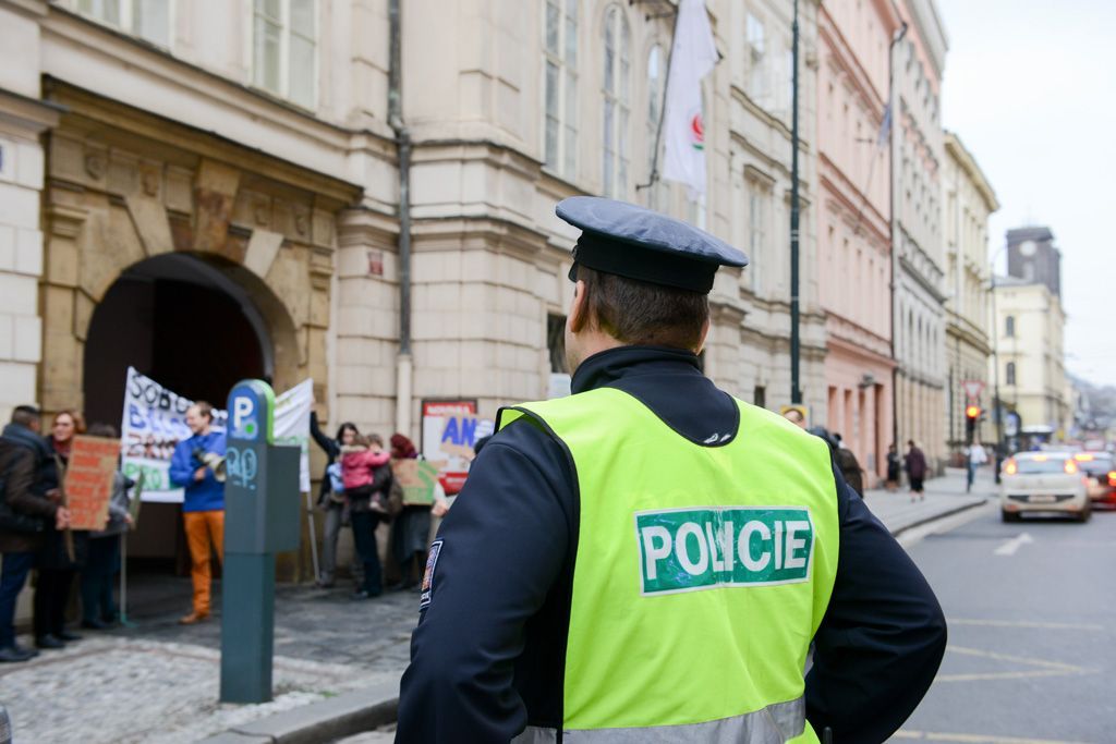 Zřiďte ministerstvo pro lidská práva