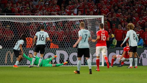Euro 2016, Wales-Belgie: Hal Robson-Kanu dává gól na 2:1