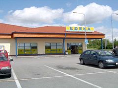 Supermarket Edeka v Týnu nad Vltavou.