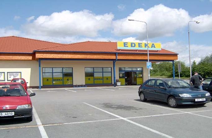 Supermarket Edeka v Týnu nad Vltavou.