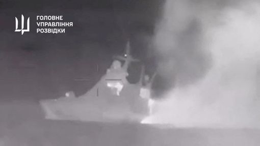 Ukrajinská vojenská rozvědka zveřejnila videa a fotografie ze zásahu lodi Sergej Kotov.