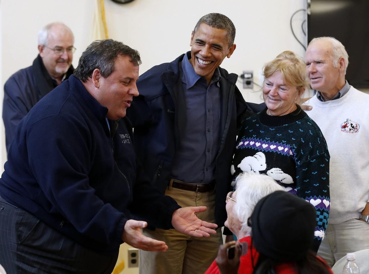 Obama, Romney a hurikán Sandy