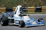 Ligier JS5 z roku 1976 je první formulí 1 později tak úspěšné francouzské stáje. Kvůli obrovskému vstupu sání vzduchu nad hlavou pilota dostala přezdívku "čajová konvice".