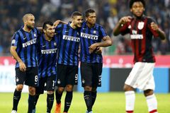 Malý Juventus nebo čínské peníze? Italský fotbal hledá cestu z krize