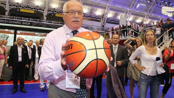 FOTO Klaus rozdával metály. ´Ještě, že jsem z Londýna odjel´