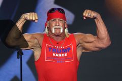 Wrestlingová legenda Hulk Hogan chce zachránit řetězec "nahotinek" pivem
