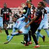 Peter Olayinka dává gól v zápase Evropské ligy Nice - Slavia