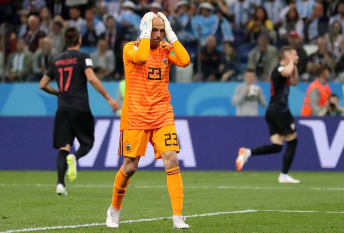 Překonaný brankář Willy Caballero  zápase Argentina - Chorvatsko na MS 2018