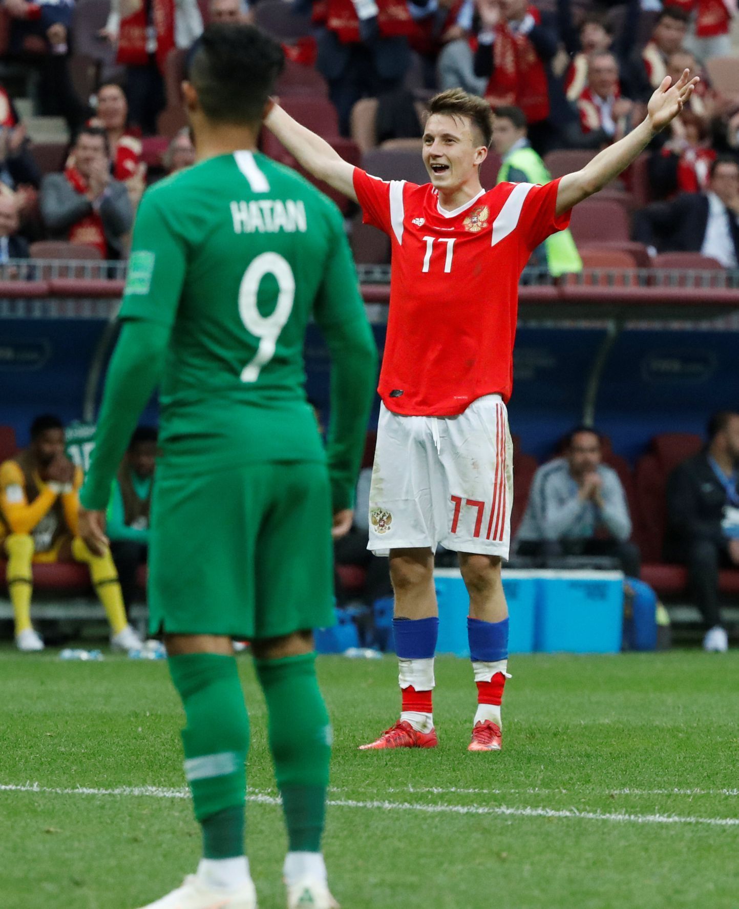 Alexandr Golovin z Ruska slaví gól na 5:0 v zápase se Saúdskou Arábií na MS 2018