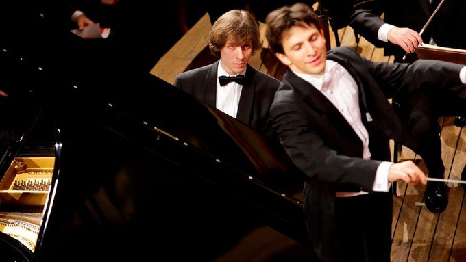 Klavírista Rafał Blechacz a dirigent Cornelius Meister na závěrečném koncertu Dvořákovy Prahy 2013.