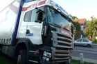 Nehoda kamionů omezila provoz na dálnici na Ostravu