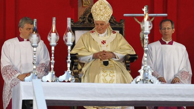 Papež Benedikt XVI. přiletěl na Castrovu Kubu