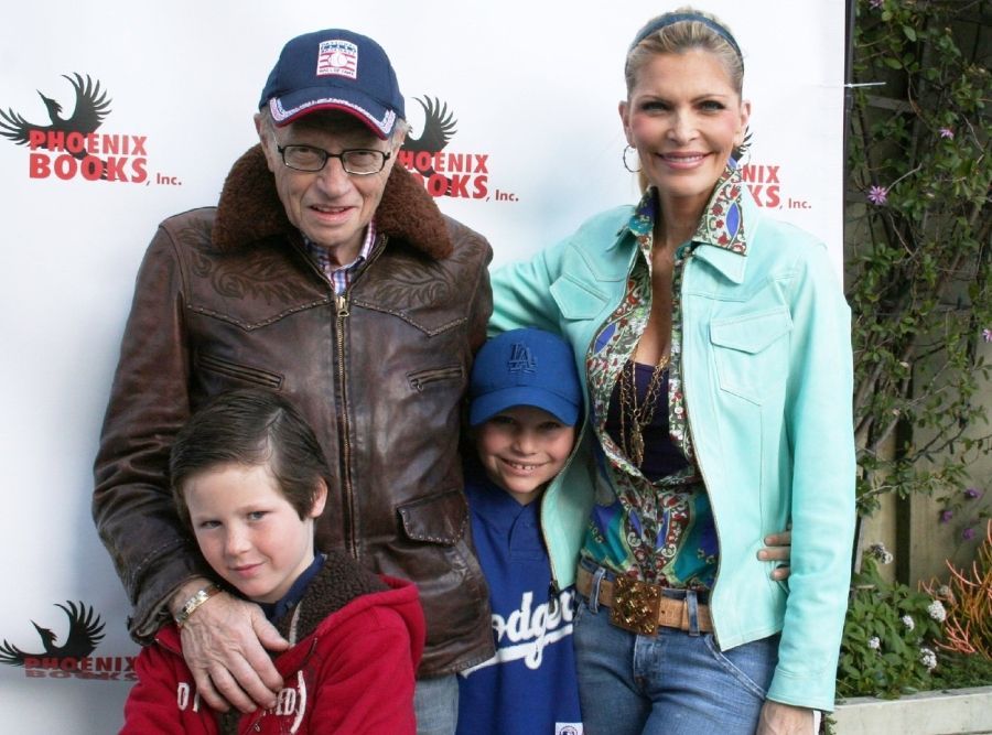 Larry King s poslední manželkou a syny