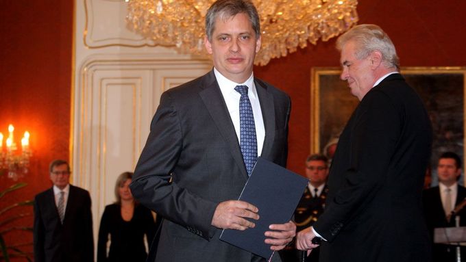 Jiří Dienstbier a Miloš Zeman při jmenování vlády.
