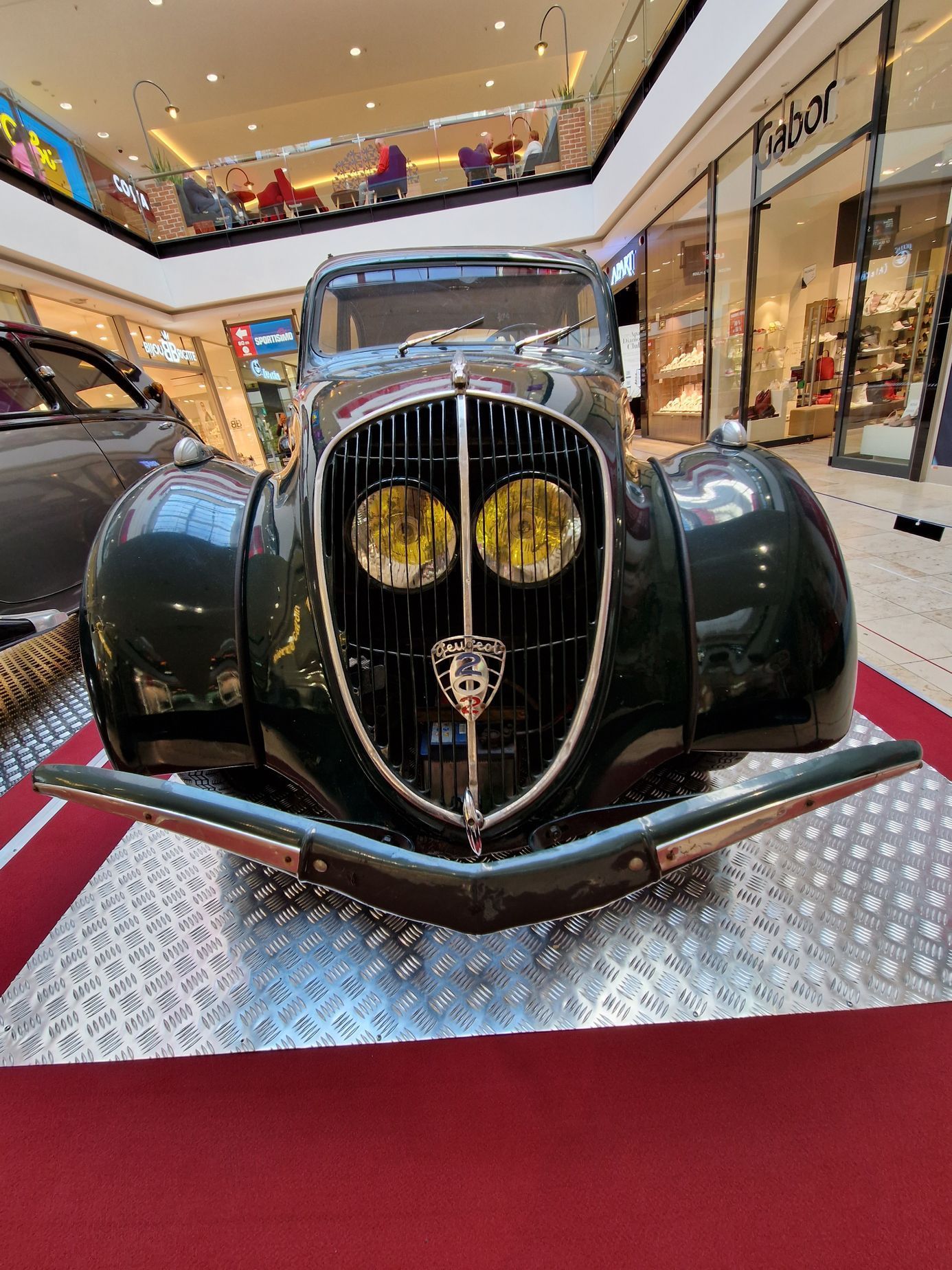 Peugeot výstava Arkády Pankrác