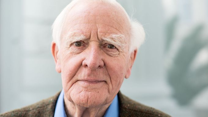 Britský spisovatel John Le Carré odešel ve věku 89 let.