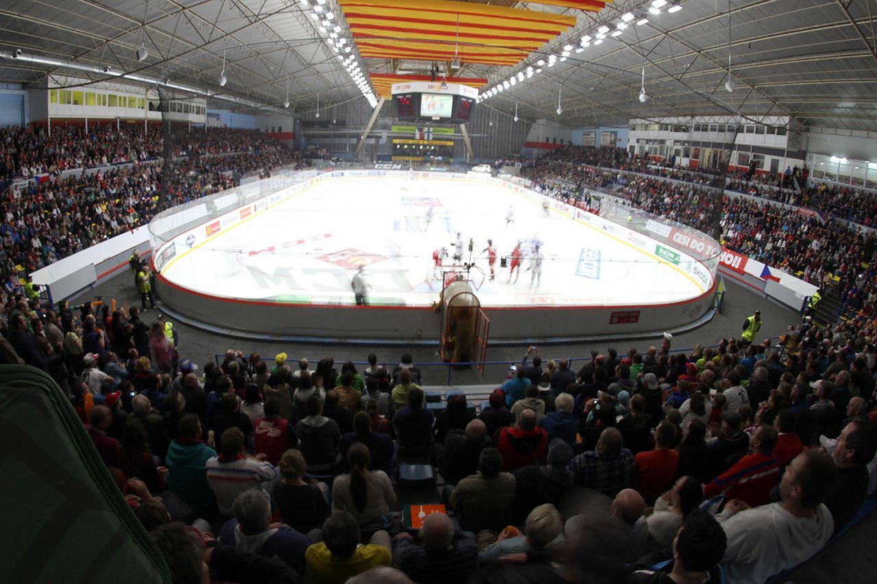 EHT, Česko-Finsko: vyprodaný stadion ve Znojmě (4800 fanoušků)