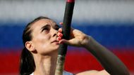 Jelena Isinbajevová - Ruská tyčkařka má z olympijských her dvě zlata a jeden bronz. Nyní se vrátila po mateřské pauze a v Riu se chtěla s fenomenální kariérou rozloučit nějakým podařeným výsledkem. A formu má, domácí šampionát vyhrála výkonem roku, když se přehoupla přes 490 centimetrů. Po verdiktu CAS ale má smůlu.