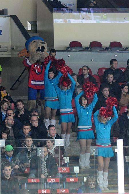 Hokejisté Lva Praha v utkání proti Amuru Chabarovsk v KHL 2012/13.