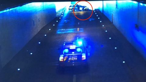Video: Takhle policista zatarasil cestu ujíždějícímu motorkáři
