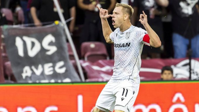 Plzeňský Matěj Vydra slaví gól na hřišti Ženevy ve 2. předkole Ligy mistrů.