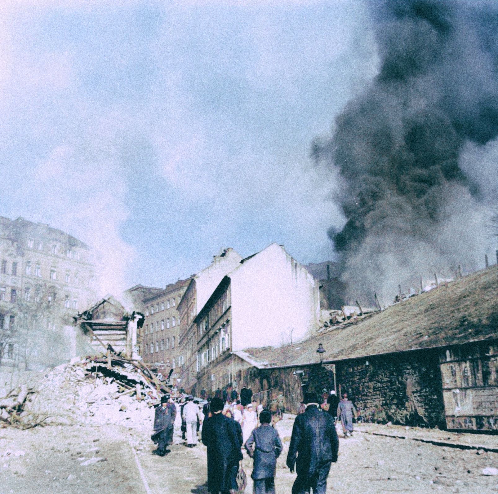 Jednorázové užití / Fotogalerie / Tak to vypadalo, když Prahu na sklonku války plenilo bombardování