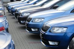 Škoda letos v Česku roste na úkor pronásledovatelů. V lednu se nedařilo korejským značkám