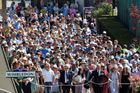 Wimbledonské šílenství. Hrdlička vyhazoval diváky, fandům z Česka nepomohlo ani první ranní metro