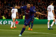 Římany srazily v Barceloně dva vlastní góly, Liverpool zaskočil v anglickém duelu Citizens
