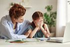 Průzkumy výuky na dálku: Rodiny se obávají vyčerpání i ztráty motivace
