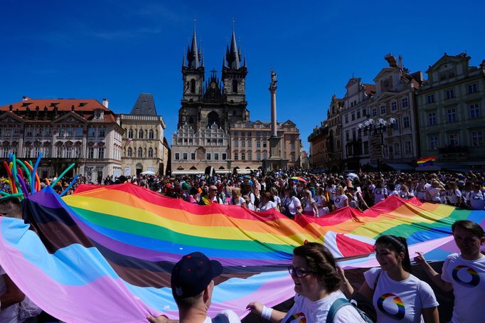 Snímek ze sobotního duhového průvodu festivalu Prague Pride.