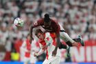 Slavia - Sparta. Domácí nastupují v plné palbě, hostující Kuchta je pouze na lavici