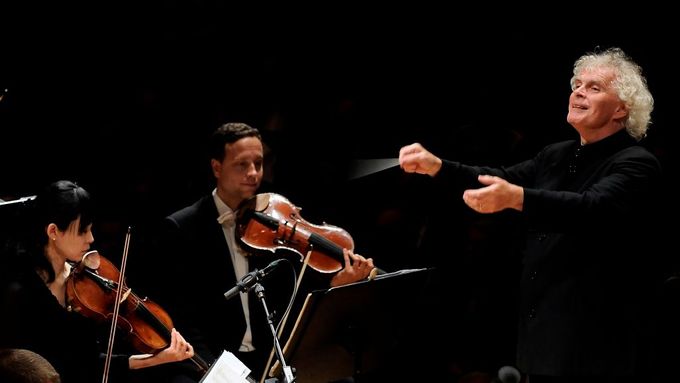 Simon Rattle s Berlínskými filharmoniky.