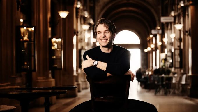 Francouzský operní pěvec Benjamin Bernheim se narodil v Paříži, vyrůstal v Ženevě a dnes patří k nejžádanějším tenoristům současnosti.