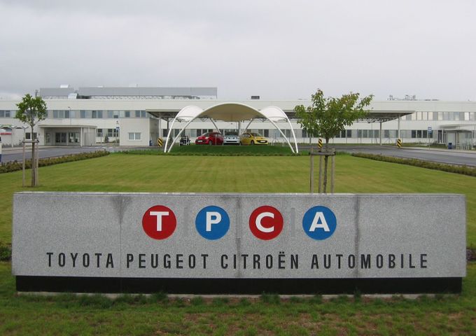 Továrna je společnou investicí francouzského konsorcia Peugeot-Citröen (PSA) a japonské Toyoty.