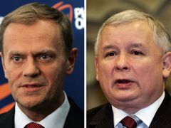 Političtí rivalové: Donald Tusk a Jaroslav Kaczyňski (vpravo).