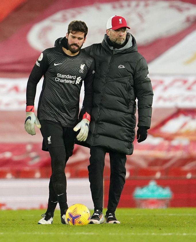 Jürgen Klopp a brankář Alisson hledají novou květinku sebevědomí