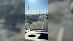 Rusové cíleně útočí na civilní dopravu na dálnici M-14 u Chersonu, oblasti hrozí humanitární krize