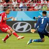 Yussuf Poulsen dává gól v zápase Peru - Dánsko na MS 2018