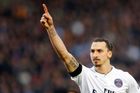 Zlatan Ibrahimovič o sobě dal zase vědět. V neděli seřval útrobách stadionu rozhodčího, který řídil duel PSG proti Bordeaux. Mimo jiné vypustil i to, že "tahle z***** země si nezaslouží tým, jako jsme my". Francouzský ministr sportu Patrick Kanner ho okamžitě vyzval k omluvě, na což kanonýr úřadujícího mistra přistoupil. "Má slova nebyla namířena proti Francii či Francouzům. Mluvil jsem čistě o fotbalu a nemůžu akceptovat, když rozhodčí nepíská podle pravidel," uvedl na webových stránkách PSG.