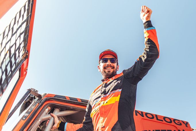 Martin Macík mladší (Iveco) slaví vítězství v kategorii kamionů na Rallye Dakar 2024